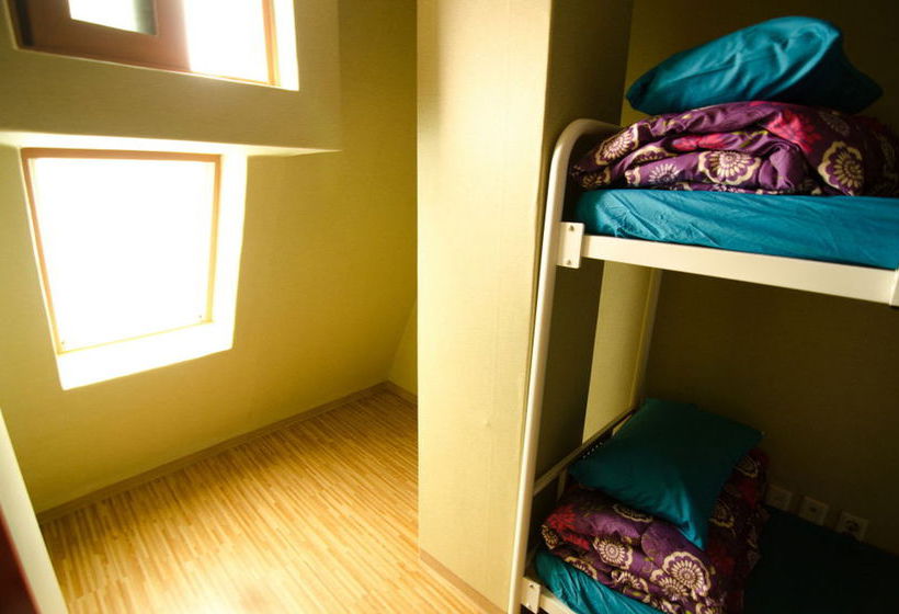 Kimchee Sinchon Guesthouse  Hostel