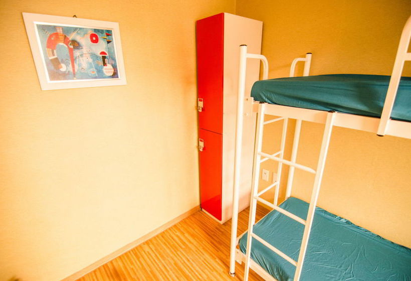 Kimchee Sinchon Guesthouse  Hostel