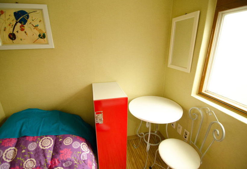 Kimchee Sinchon Guesthouse  Hostel