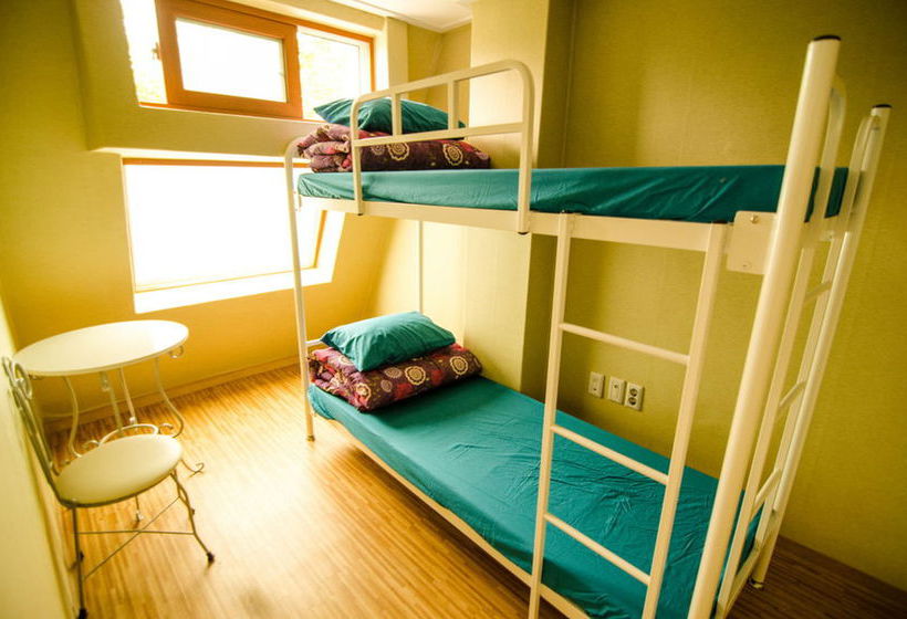 Kimchee Sinchon Guesthouse  Hostel