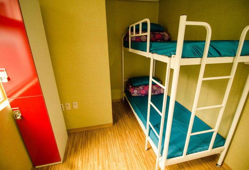 Kimchee Sinchon Guesthouse  Hostel