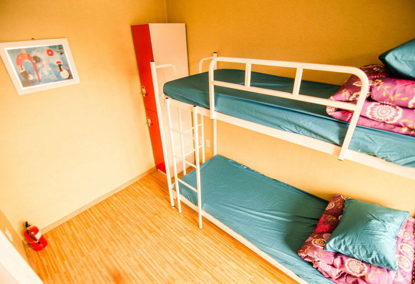 Kimchee Sinchon Guesthouse  Hostel