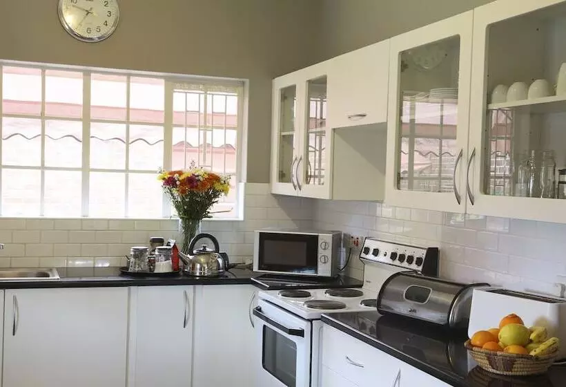 Bed and Breakfast Sunbird Guest House