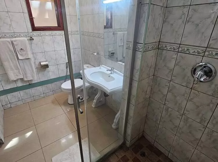 Bridgeview Hotel & Conference Centre