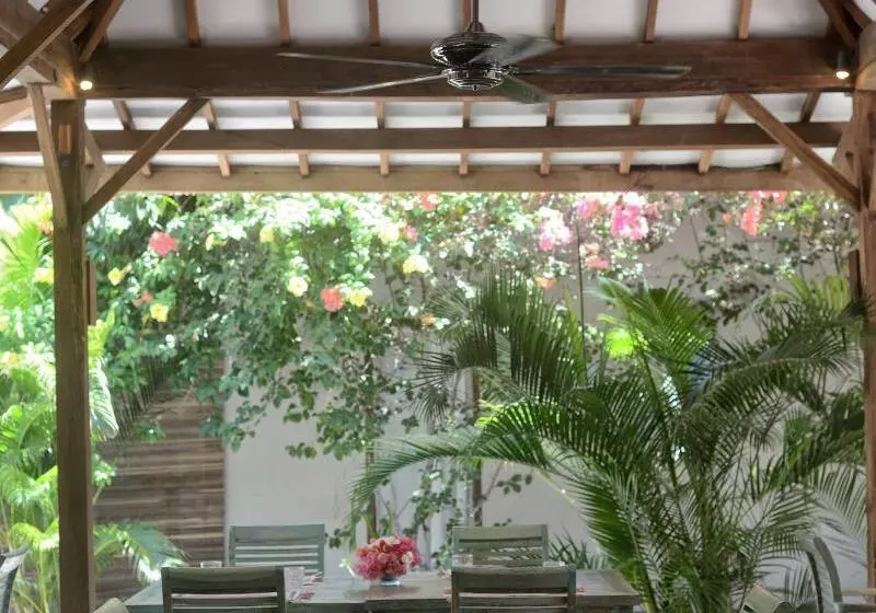 ホテル Belukar Villas