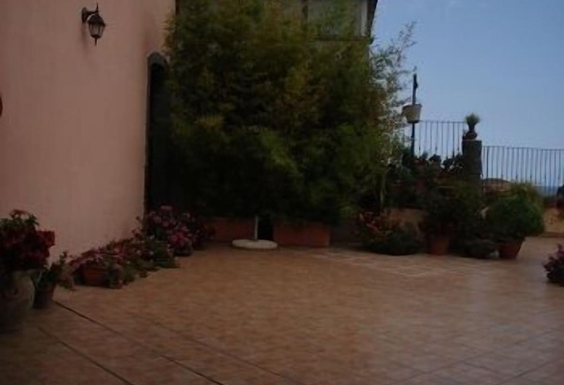 ホテル La Grevillea