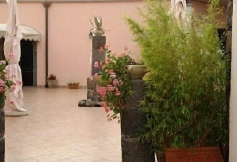 ホテル La Grevillea