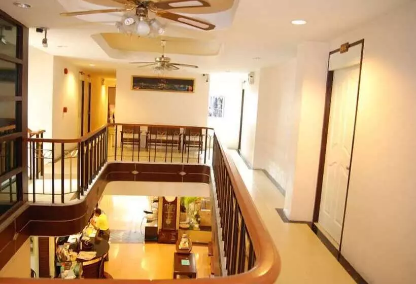 هتل Rambuttri House