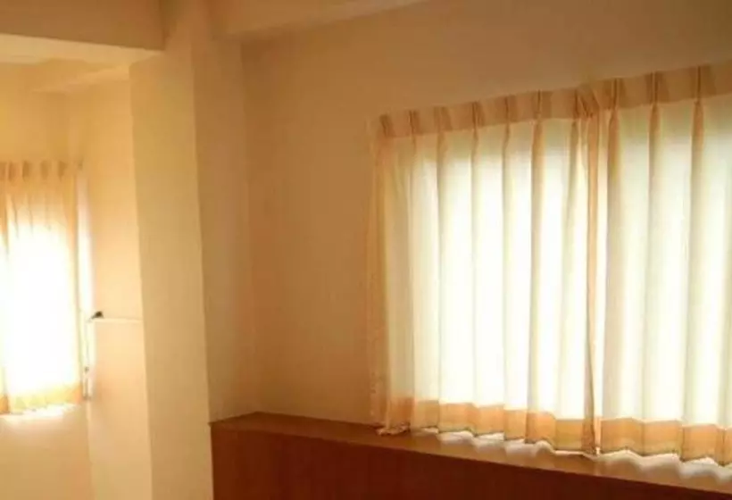 هتل Rambuttri House