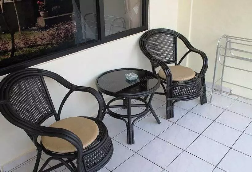 בית מלון כפרי Ray Beach Inn