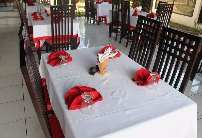 בית מלון כפרי Ray Beach Inn