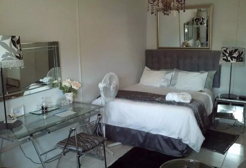 ペンション 5th Avenue Guest House