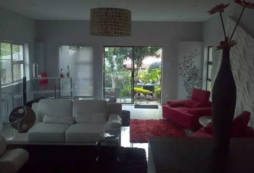 ペンション 5th Avenue Guest House