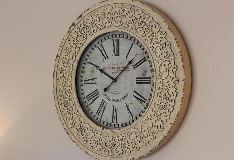 ペンション Nauntons Guest House