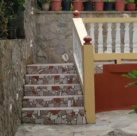 پانسیون River Side House