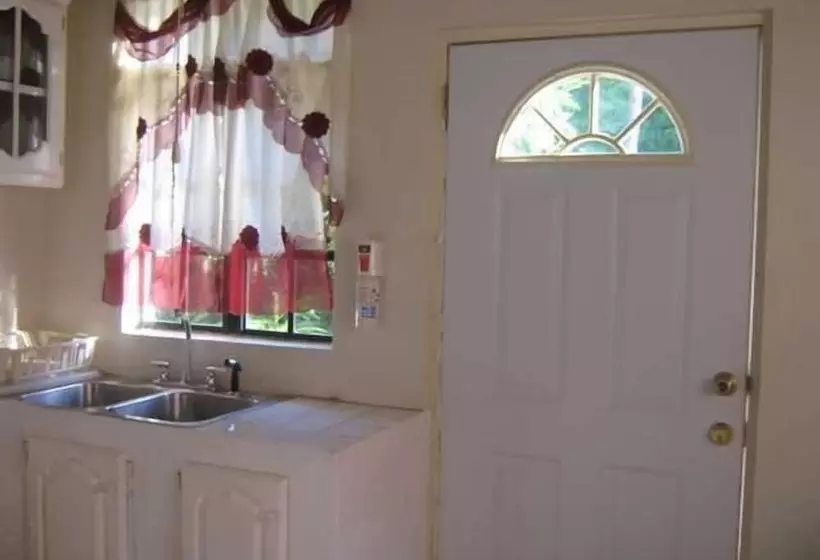 پانسیون River Side House