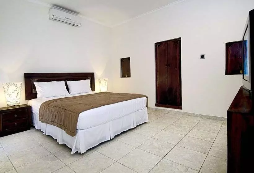 Pensió Teja Home Stay