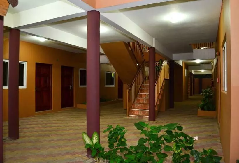 استراحتگاه Donway, A Jamaican Style Village