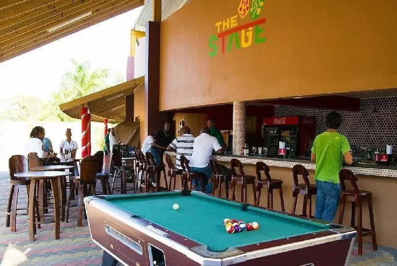 استراحتگاه Donway, A Jamaican Style Village