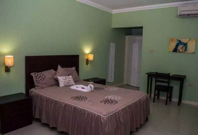 استراحتگاه Donway, A Jamaican Style Village