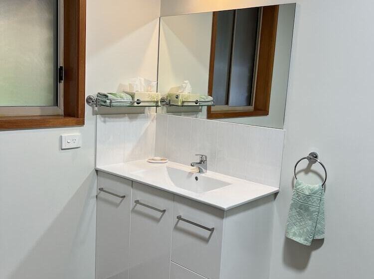 Greenways Holiday Units