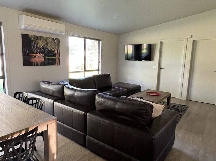 Greenways Holiday Units