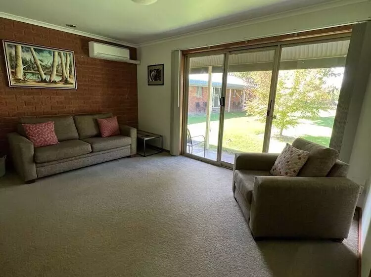 Greenways Holiday Units