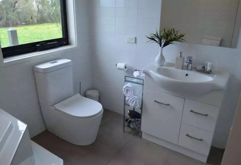 Hilltop Apartments Phillip Island   Adults Only