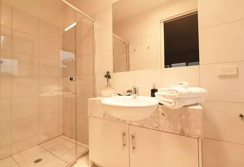 Hilltop Apartments Phillip Island   Adults Only