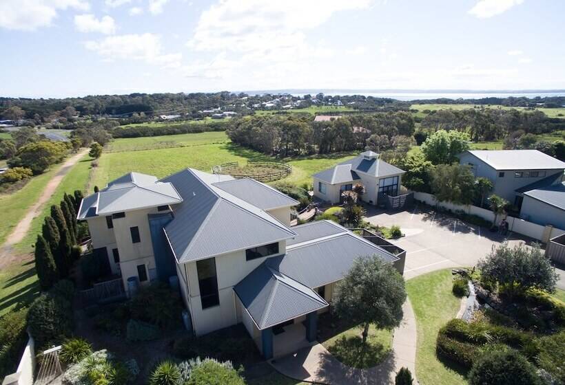Hilltop Apartments Phillip Island   Adults Only