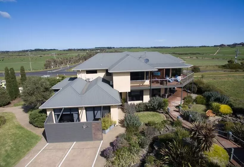 Hilltop Apartments Phillip Island   Adults Only
