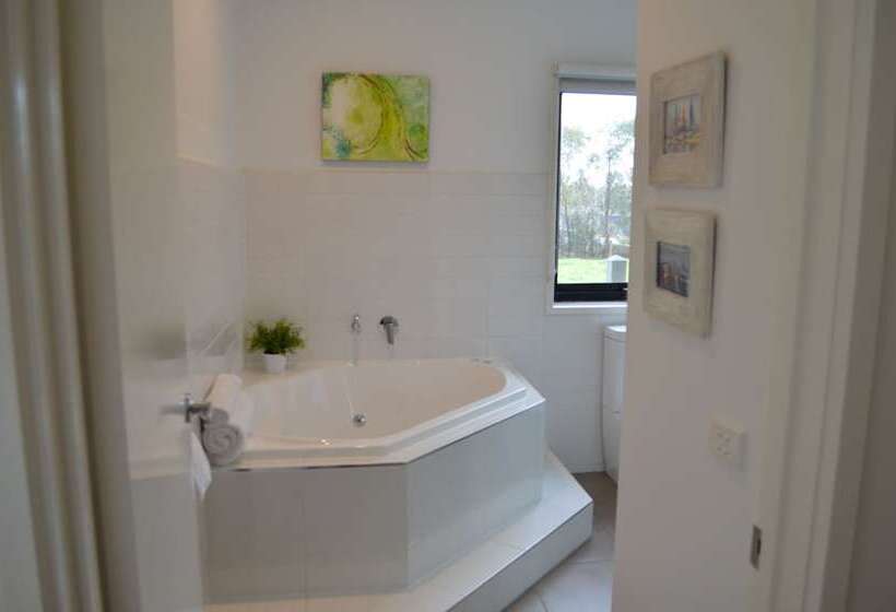 Hilltop Apartments Phillip Island   Adults Only