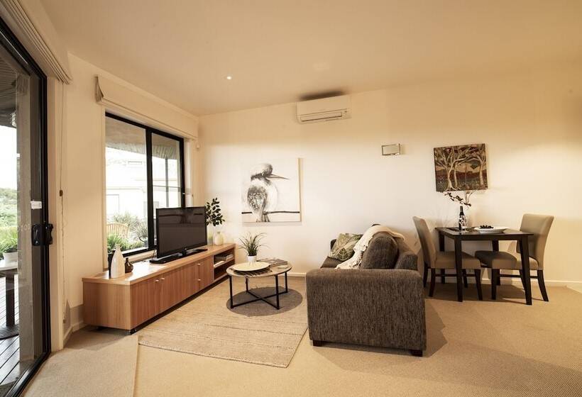 Hilltop Apartments Phillip Island   Adults Only