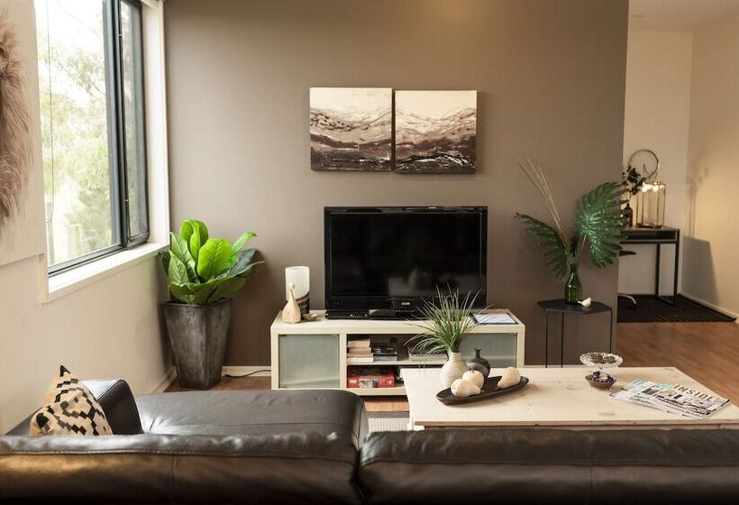 Hilltop Apartments Phillip Island   Adults Only
