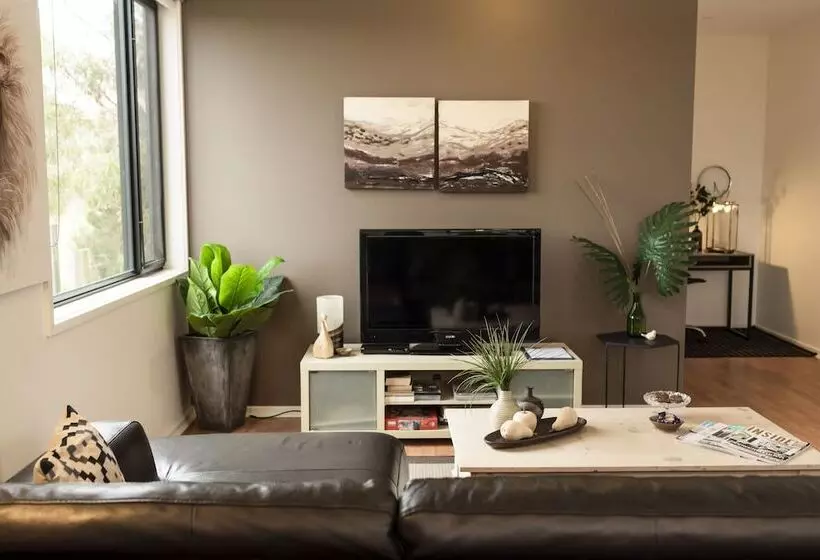 Hilltop Apartments Phillip Island   Adults Only