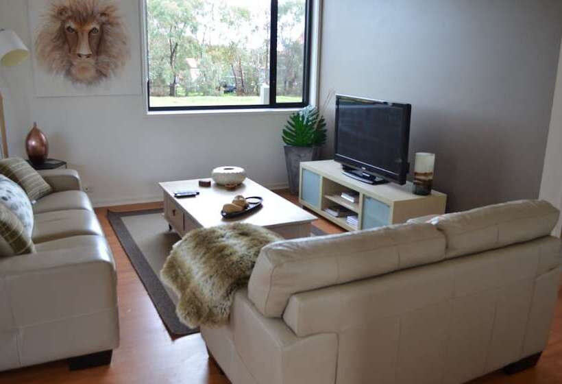 Hilltop Apartments Phillip Island   Adults Only