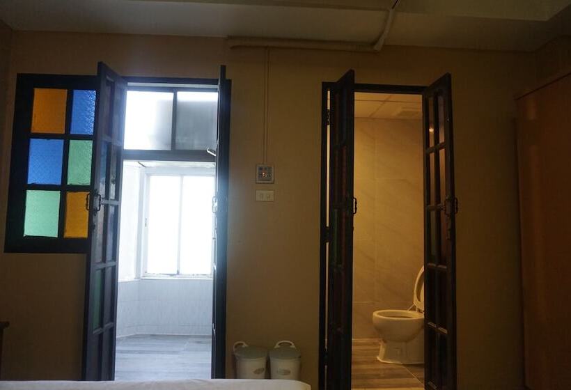 בית מלון כפרי Bangkok Travel Suites