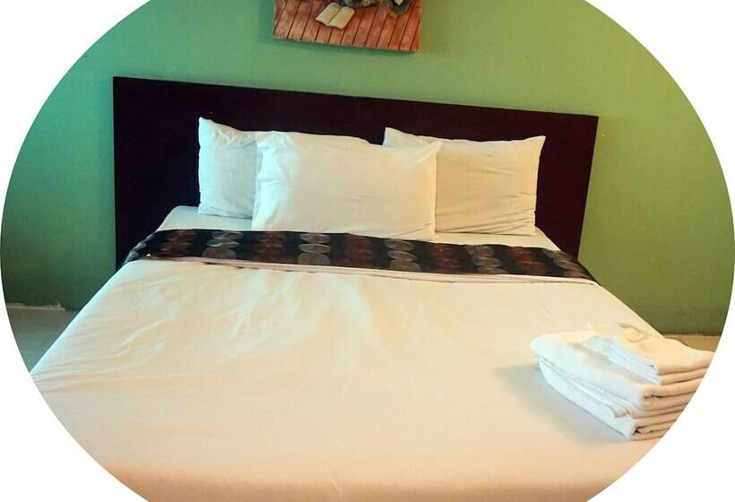 בית מלון כפרי Bangkok Travel Suites