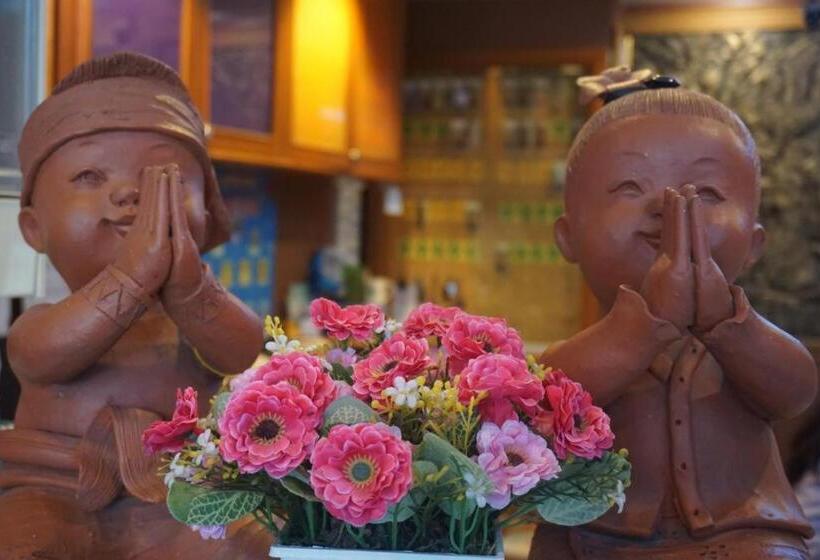 בית מלון כפרי Bangkok Travel Suites