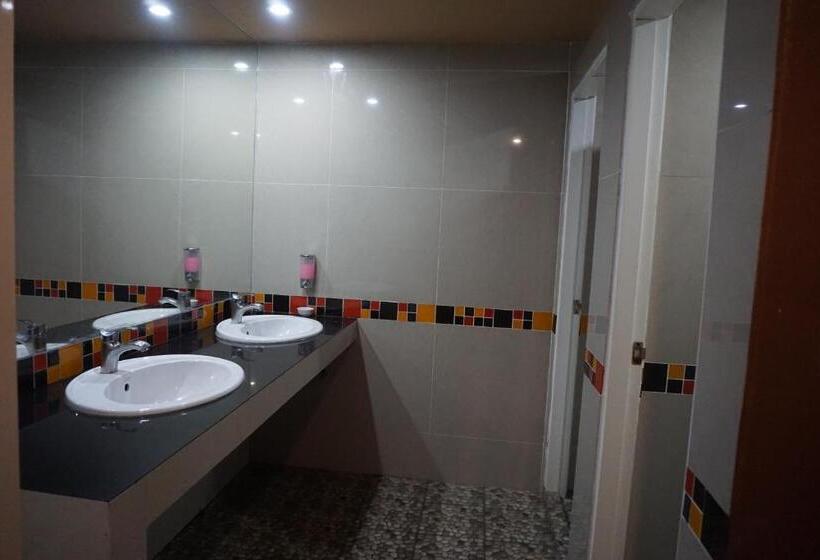 בית מלון כפרי Bangkok Travel Suites