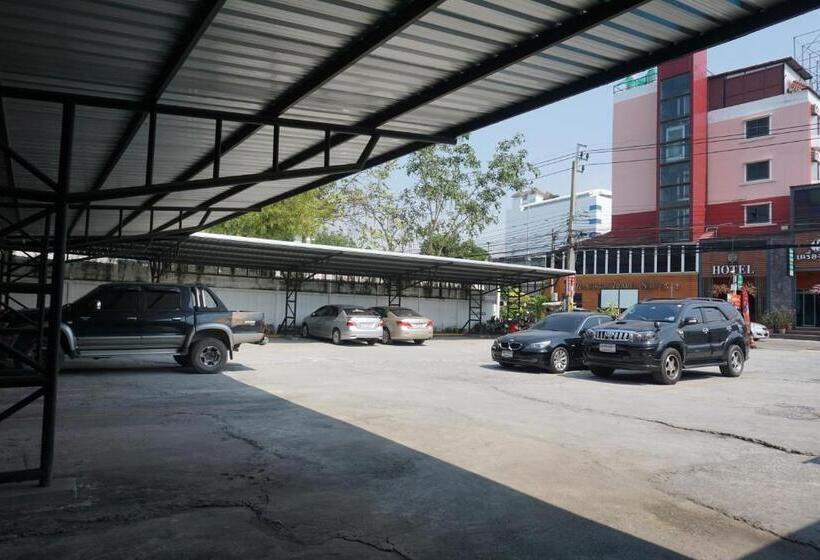 בית מלון כפרי Bangkok Travel Suites