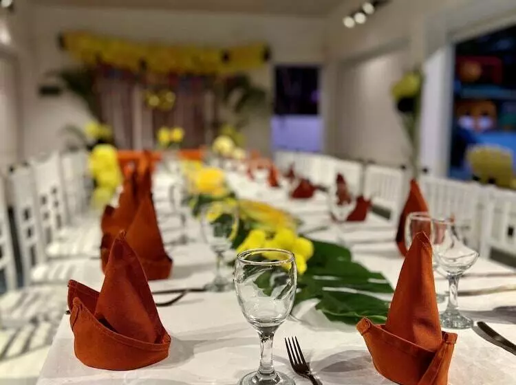 هتل Mg Cocomo Resort Vanuatu