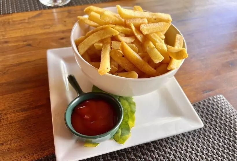 هتل Mg Cocomo Resort Vanuatu