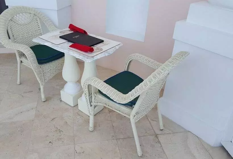 هتل Ocean West Boutique