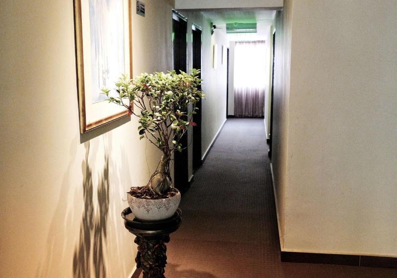 Отель Orkid Inn Puchong