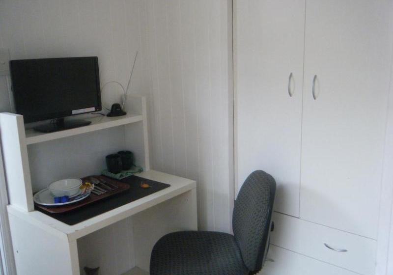 פנסיון Eton House