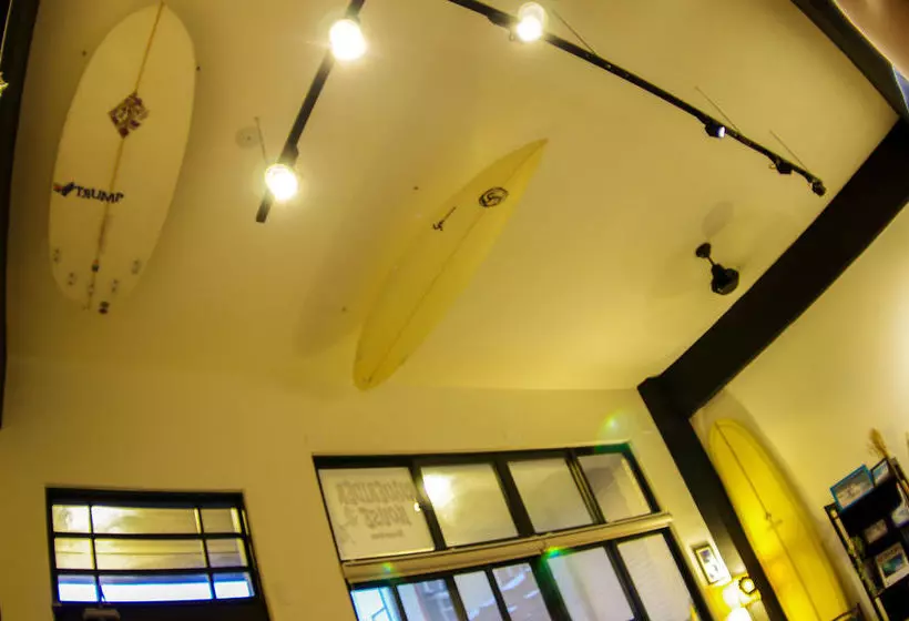 پانسیون Waverider House