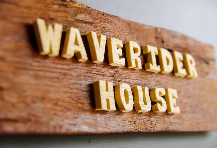 پانسیون Waverider House