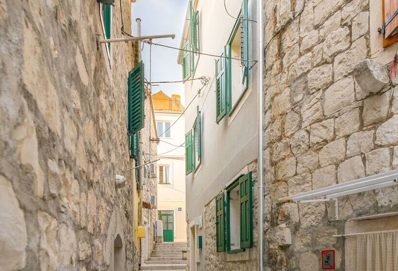 Serenity Split Apartments