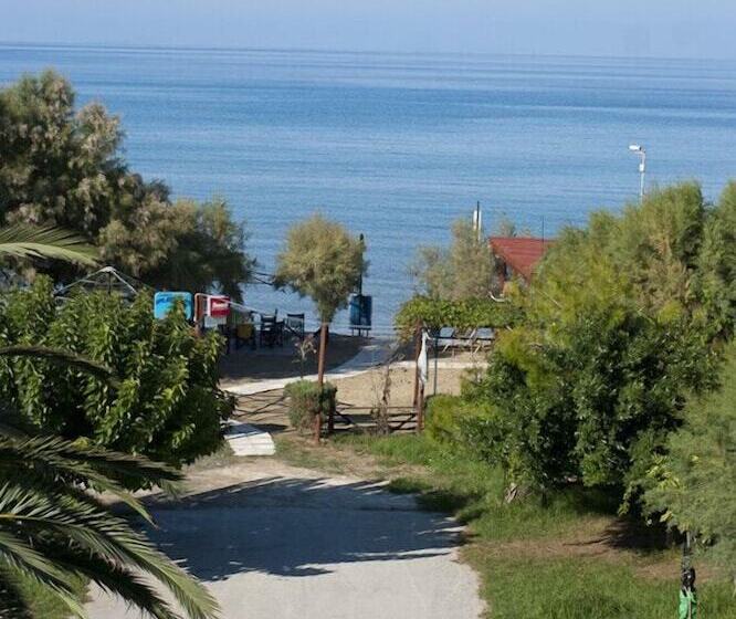 בית מלון כפרי Anetis Beach